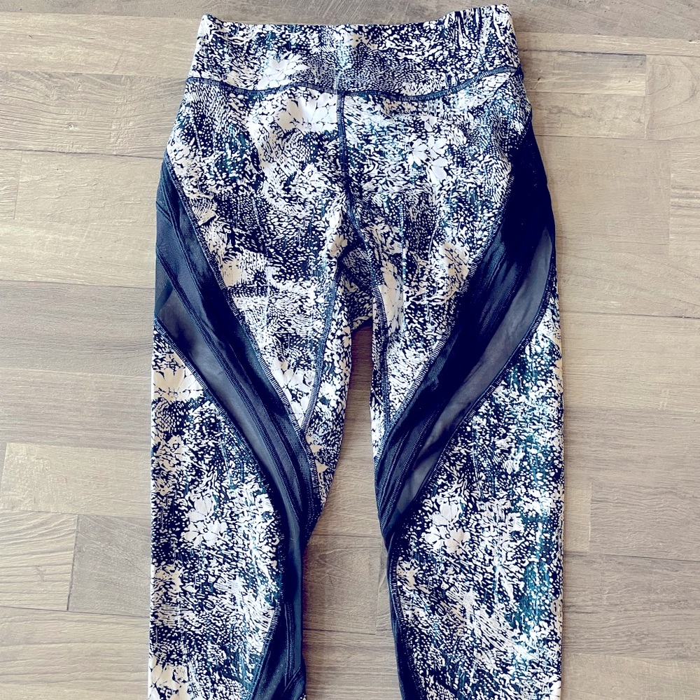 Lululemon Never Still Crop, Size 6